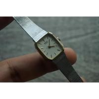 ราคา นาฬิกา Vintage มือสองญี่ปุ่น SEIKO ชุบทอง ระบบQuartz ผู้หญิง ทรงสี่เหลี่ยม กรอบทอง หน้าทอง หน้าปัด 18mm (19224304386)