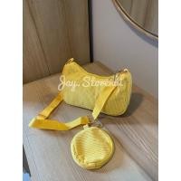 ราคา พร้อมส่ง !! กระเป๋าลูกฟูกสะพายข้าง สายปรับได้ถอดได้ พร้อมกระเป๋าใบเล็ก <ส่วนลดกดติดตาม> (21631131297)
