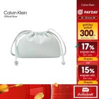ราคา CALVIN KLEIN กระเป๋าสะพายข้างผู้หญิง Ckj Drawstring รุ่น 4K3060G GN9 - สี Light blue (29430904499)