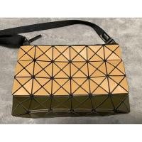 ราคา กระเป๋าสะพายข้าง คาดอก Bao Bao Issey Miyake มือสอง (23163668429)