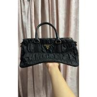 ราคา พร้อมส่งกระเป๋า Prada มือ2 รุ่นตามหาของแท้100% สภาพใช้งาน (28494310318)