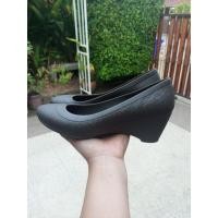 ราคา คัทชูส้นเตารีดCrocsแท้มือสอง (17294250495)