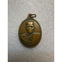 ราคา เหรียญพระครูสถิตธรรมโสภณ (พ่อท่านคลิ้ง) วัดศรีสุวรรณาราม (นาท่าม) จ.ตรัง ปี 2544 (49803851439)