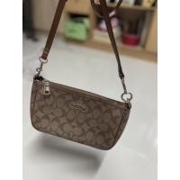 ราคา COACH BAG COACH มือสองลายซี ขนาด 8x5x3" งานแท้ หัวซิบ YKK (12995083408)