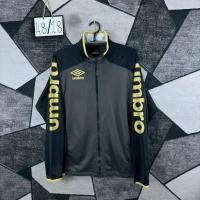 ราคา umbroเสื้อแจ็คเก็ตกีฬา เสื้อวอร์มสตรีทแฟชั่น มือสองญี่ปุ่น size L (41401444069)