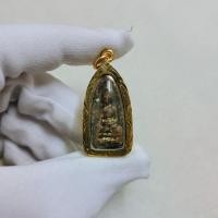 ราคา จี้พระรอดลำพูน พิมพ์เล็ก เชื้อชินสนิมแดง กรุวัดมหาวัน เลี่ยมกรอบทองไมคร่อนอย่างดี (22742481144)