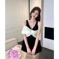 ราคา จั้มสูทขาสั้นสีดำเป็นกำมะหยี่ (16244113484)