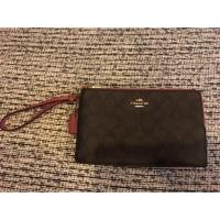 ราคา กระเป๋า Coach คล้องมือ 2 ซิป Size L มือสอง (1868395533)