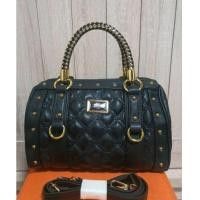 ราคา กระเป๋าแบรนด์ Pierre Cardin แท้ หนังแท้ทั้งใบ อะไหล่ทองวิ๊ง ขนาด 9 นิ้ว มีสายยาว สภาพใหม่มากๆ เจ้าของขายเอง 780 บาทค่ะ (23484894281)