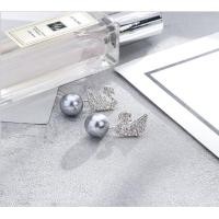 ราคา SWAROVSKI เครื่องหมายต่างหูหงส์กับอมุก -สีเงิน (1937815309)