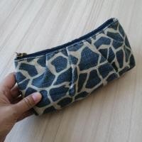 ราคา กระเป๋าเครื่องสำอางค์​ Estee Lauderของแท้ 100% สีกรมท่า​ ผ้ากระสอบ​ 24x11cm. ด้านหลังสีจาง,ซิปลื่น​ใช้งานดี (43572991160)