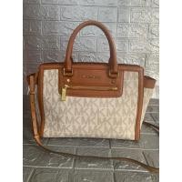 ราคา Michael Kors มือสอง สภาพดี (24972942751)