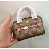 ราคา สินค้ามีพร้อมส่ง ในไทย กดสั่งได้เลย coach หมอนจิ๋วแบบพวงกุญแจ พร้อมส่ง 1ใบ ของแท้%ค่ะ พวงกุญแจหมอนจิ๋วน่ารักมากกค่ะ (6753715544)