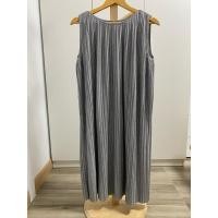 ราคา Uniqlo เดรสอัดพลีทสีเทา ไซส์L มือ2 (25977146375)