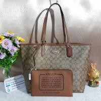ราคา COACH F36658 REVERSIBLE CITY TOTE IN SIGNATURE COLOR : IMITATION GOLD/KHAKI/SADDLE (1408767911)