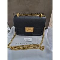 ราคา Charles&Keith แท้สภาพ 95% ใช้2-3 ครั้ง กระเป๋าหนัง สะพายข้าง สายโซ่ ด้านหน้าดีไซน์ด้วยลายสาน แต่งประดับโลหะสีทอง (17882986553)