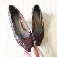 ราคา รองเท้ามือสอง BALLY vintage s.34-35(22cm) หนังแท้สาน ทรงสวย ส้นสูง1”เดินสบาย สภาพใหม่มากค่ะ (1595932683)