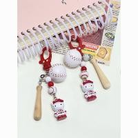 ราคา Hello Kitty เบสบอล Charm พวงกุญแจกระเป๋านักเรียนตกแต่งกระเป๋านักเรียนจี้มูลค่าสูงน่ารักสร้างสรรค์ kt Cat คู่ (25333082736)
