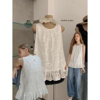 ราคา Embroidered sleeveless top เสื้อแขนกุด โทนสีขาว ชายเสื้อระบาย ผ้าปักลายทั้งตัว มีซับใน (48859453875)