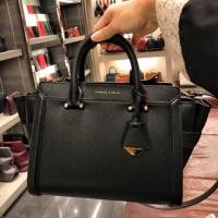 ราคา กระเป๋า Charles & Keith size L ราคาเต็ม 3,390 ผิวขรุขระ ของแท้จากช็อปที่สิงคโปร์ สภาพ85% (1659706743)