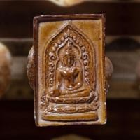 ราคา พระผงของขวัญ หลวงปู่มุ่ย รุ่นแรก วัดป่าระกำเหนือ ปี 2528 โค๊ด นะปถมัง (40017113998)