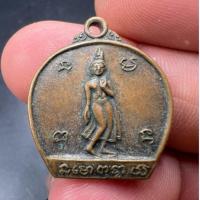 ราคา พระเหรียญเนื้อทองแดงรมดำ(พระพุทธลีลายอดเขาคิชฌกูฏหลังรอยพระพุทธบาท(จังหวัดจันทบุรี))พระบ้านพระเครื่องรางของมงคล (29101225769)