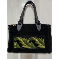 ราคา กระเป๋า FEILER GERMANYแท้ 10×8"handbag ผ้าลูกฟูสีดำ ทอลายดอกโลโก้แบรนด์ด้านหน้า สายหนังแท้ออกแบบสวยเก๋ ด้านในสะอาด (25987287732)