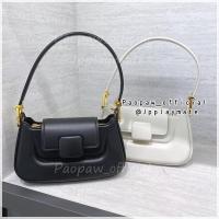 ราคา Charles&keith กระเป๋าสะพายข้าง รุ่น Koa Push-Lock Top Handle Bag : CK2-50782198 แท้จากชอป 100% (22352575893)
