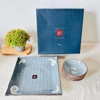 ราคา Kansai - Yamamoto ชุดจานดินเผาทรงสี่เหลี่ยมยกขอบใบใหญ่ และถ้วยแบ่ง 5 ใบ ใหม่ มีกล่อง (28756347367)