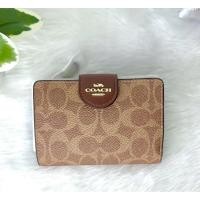 ราคา Coach Medium Corner Zip Wallet SignatureCanvas (56504458811)
