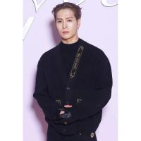 ราคา LV .Black Gold Collar Logo คาร์ดิแกนสเวตเตอร์ V-Neck Unisex Style | แบบเดียวกับ Wang Jiaer (51759016205)