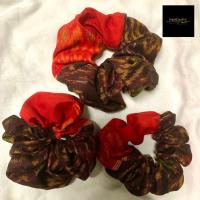 ราคา (1 ชิ้น ) ยางรัดผมผ้าไหม มัดหมี่ตีนแดง ทอมือ handmade (Thai Silk Scrunchies) ยางมัดผมผ้าไหม ที่มัดผม ที่รัดผม #12 (18689529226)