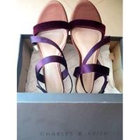 ราคา รองเท้า Charles&Keith แบบส้นเตี้ย สวยๆ มือสองสภาพดี (1976994305)