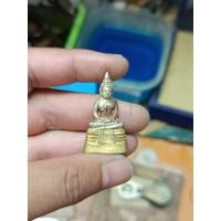 ราคา หลวงพ่อโสธรลอยองค์ปี 43 ขนาดตั้งหน้ารถได้แขวนคอได้ทองแดงชุบ 3K (42200122672)