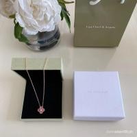 ราคา สร้อยคอโคลเวอร์สี่แฉก Van Cleef & Arpels รุ่นลิมิเต็ดพร้อมเพชร (54358417622)