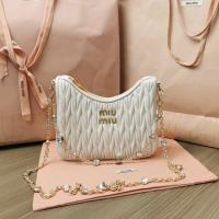 ราคา กระเป๋าถือ Miu รุ่นใหม่ ออกแบบพิเศษสำหรับผู้หญิง ทำจาก lambskin และมีโลโก้ matelasse ปัก (54609301356)