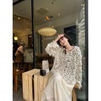 ราคา kloset A - เสื้อแขนยาวขนนกปักเลื่อมสีครีม (25508496604)
