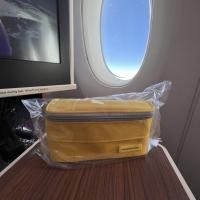 ราคา กระเป๋า amenities การบินไทย mandarin duck สีเหลือง ของใหม่ (18324501663)