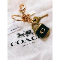 ราคา Coach แท้ ✔️ พร้อมส่ง พวงกุญแจห้อยกระเป๋า | Coach Lock and Key Bag Charm (2864144610)