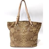 ราคา Michael Kors Beige Python Print Leather Trim Tote Shoulder bag กระเป๋ามือสอง ของแท้งานแบรนด์ (28621371663)