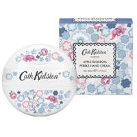 ราคา ครีมทามือ Cath Kidston Pebble – แอปเปิ้ลบลอสซั่ม | 50มล | ดีไซน์กลมกระทัดรัด (46459424828)