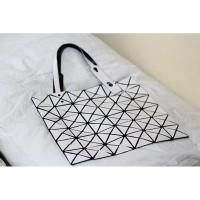 ราคา BAO BAO TOTE 6x6 สีขาว ปี 2017 (23757798017)