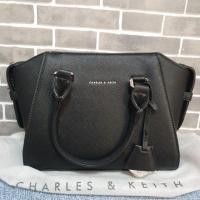 ราคา Charles&keith มือสอง สภาพดี (5438876999)
