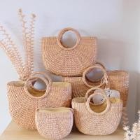 ราคา กระเป๋าสานผักตบชวาขายดี รุุ่นครึ่งวงกลมครบไซส์ ทรงสวย งานเนี๊ยบ (16414135040)