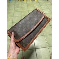 ราคา louis vuitton กระเป๋าคลัทซ์ มือ2 ของแท้❤️ (22450470026)