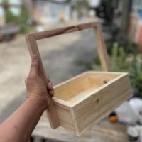 ราคา กระเช้าเปล่า ของขวัญปีใหม่ไม้สนนอก ตะกร้าบรรจุของ ชำร่วย ของฝาก อวยพร ขนาด 18.5x23x29 เซนติเมตร (28071037946)