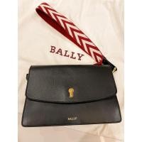 ราคา Authentic Bally Shoulder Bag (28963909797)