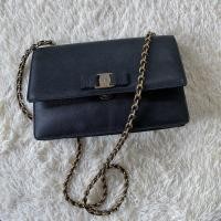 ราคา Used กระเป๋า ferragamo แท้หน้าโบว์ Vintageมาก (4489774247)