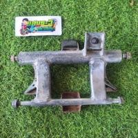 ราคา แท่นยึดเครื่องสกุ๊ปปี้ไอ รุ่นไฟเลี้ยวบังลม scoopy i 2012 แท้มือสอง (21195959782)