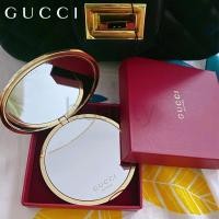 ราคา GUCCI กระจกสองด้านสีทอง ส่งที่รวดเร็ว⚡ กระจกกลมพกพาขนาดเล็ก กระจกโต๊ะเครื่องแป้งพับสองด้าน อุปกรณ์แต่งหน้า (15372601692)